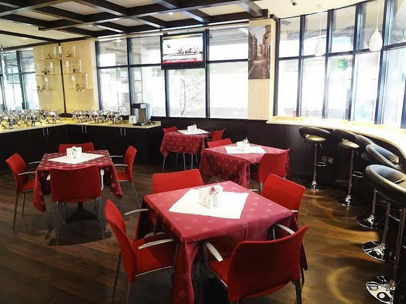 Welcome Hotel Apartments 1 Дубай Екстериор снимка